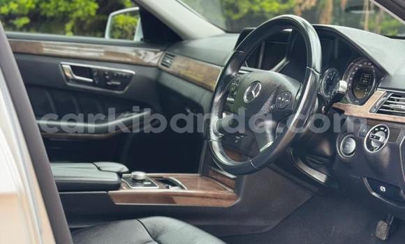 Gura Nshya Mercedes‒Benz E–Class Silver Imodoka i Kampala mu Uganda Gura Nshya Mercedes‒Benz E–Class Silver Imodoka i Kampala mu Uganda