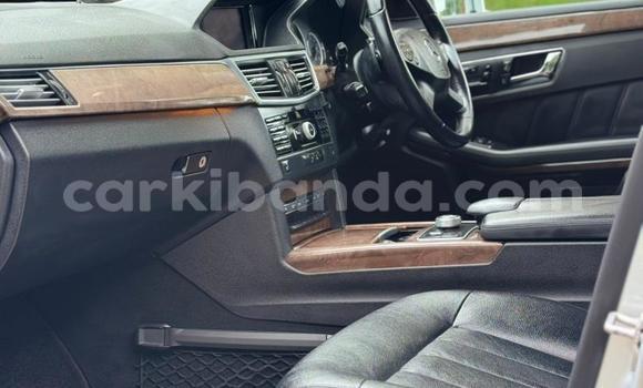 Gura Nshya Mercedes‒Benz E–Class Silver Imodoka i Kampala mu Uganda Gura Nshya Mercedes‒Benz E–Class Silver Imodoka i Kampala mu Uganda