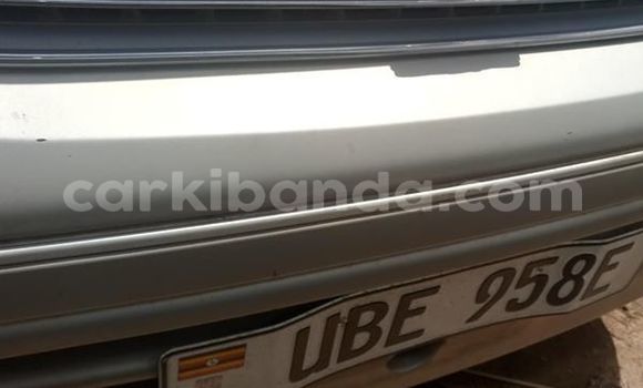 Gura Yakoze Toyota Super Custom White Imodoka i Kampala mu Uganda Gura Yakoze Toyota Super Custom White Imodoka i Kampala mu Uganda