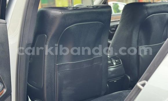 Gura Nshya Mercedes‒Benz E–Class Silver Imodoka i Kampala mu Uganda Gura Nshya Mercedes‒Benz E–Class Silver Imodoka i Kampala mu Uganda