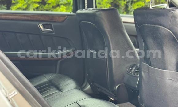 Gura Nshya Mercedes‒Benz E–Class Silver Imodoka i Kampala mu Uganda Gura Nshya Mercedes‒Benz E–Class Silver Imodoka i Kampala mu Uganda