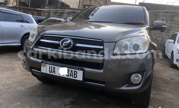 Gura Nshya Toyota RAV4 Green Imodoka i Kampala mu Uganda Gura Nshya Toyota RAV4 Green Imodoka i Kampala mu Uganda