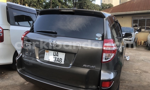 Gura Nshya Toyota RAV4 Green Imodoka i Kampala mu Uganda Gura Nshya Toyota RAV4 Green Imodoka i Kampala mu Uganda