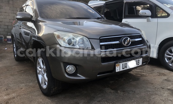 Gura Nshya Toyota RAV4 Green Imodoka i Kampala mu Uganda Gura Nshya Toyota RAV4 Green Imodoka i Kampala mu Uganda