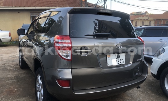 Gura Nshya Toyota RAV4 Green Imodoka i Kampala mu Uganda Gura Nshya Toyota RAV4 Green Imodoka i Kampala mu Uganda