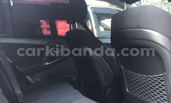 Gura Nshya Toyota RAV4 Green Imodoka i Kampala mu Uganda Gura Nshya Toyota RAV4 Green Imodoka i Kampala mu Uganda