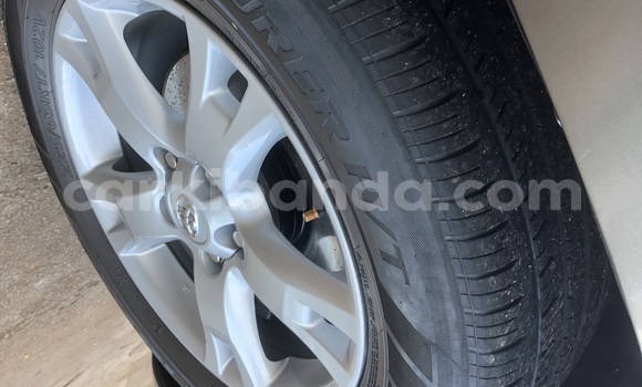 Gura Nshya Toyota RAV4 Green Imodoka i Kampala mu Uganda Gura Nshya Toyota RAV4 Green Imodoka i Kampala mu Uganda