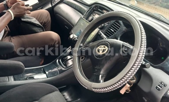 Gura Yakoze Toyota Kluger Silver Imodoka i Kampala mu Uganda Gura Yakoze Toyota Kluger Silver Imodoka i Kampala mu Uganda