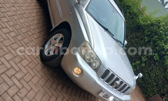 Gura Yakoze Toyota Kluger Silver Imodoka i Kampala mu Uganda Gura Yakoze Toyota Kluger Silver Imodoka i Kampala mu Uganda