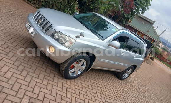 Gura Yakoze Toyota Kluger Silver Imodoka i Kampala mu Uganda Gura Yakoze Toyota Kluger Silver Imodoka i Kampala mu Uganda
