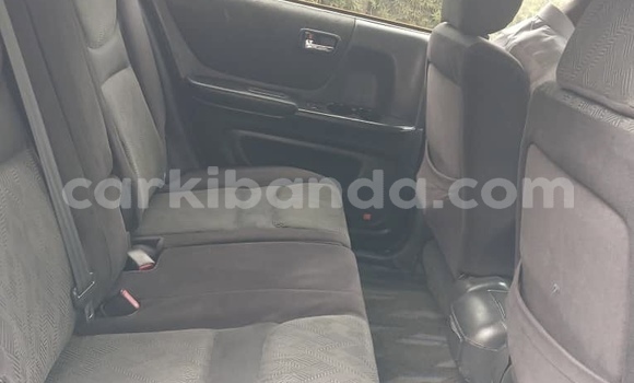 Gura Yakoze Toyota Kluger Silver Imodoka i Kampala mu Uganda Gura Yakoze Toyota Kluger Silver Imodoka i Kampala mu Uganda