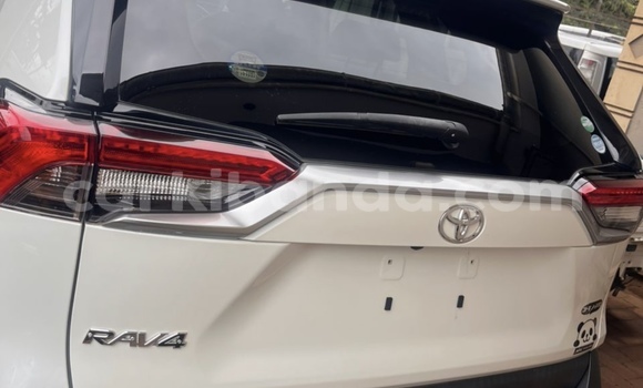 Nunua Mpya Toyota RAV4 Nyeupe Gari ndani ya Kampala nchini Uganda Nunua Mpya Toyota RAV4 Nyeupe Gari ndani ya Kampala nchini Uganda