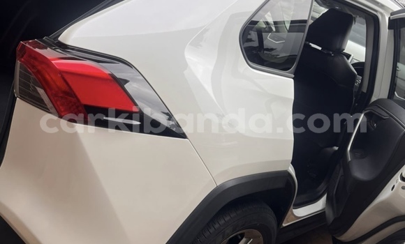 Nunua Mpya Toyota RAV4 Nyeupe Gari ndani ya Kampala nchini Uganda Nunua Mpya Toyota RAV4 Nyeupe Gari ndani ya Kampala nchini Uganda