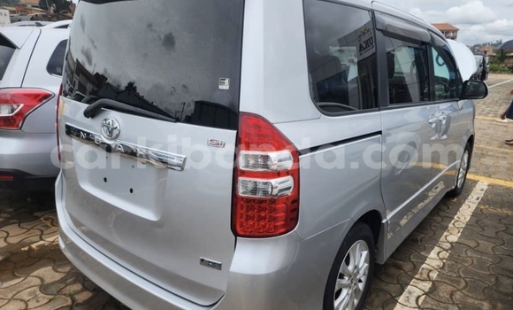 Nunua Mpya Toyota Noah Fedha Gari ndani ya Kampala nchini Uganda Nunua Mpya Toyota Noah Fedha Gari ndani ya Kampala nchini Uganda