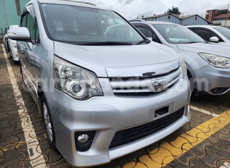Big with watermark toyota noah uganda kampala 25541