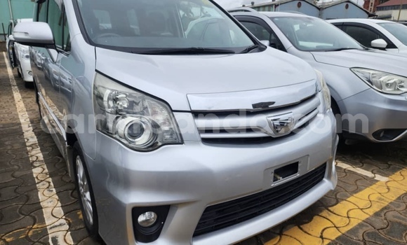 Nunua Mpya Toyota Noah Fedha Gari ndani ya Kampala nchini Uganda Nunua Mpya Toyota Noah Fedha Gari ndani ya Kampala nchini Uganda