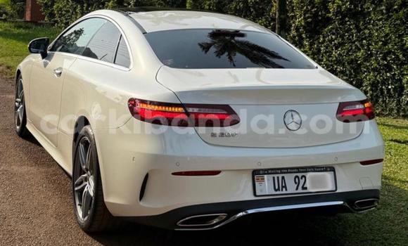 Nunua Mpya Mercedes‒Benz E-klasse Nyeupe Gari ndani ya Kampala nchini Uganda Nunua Mpya Mercedes‒Benz E-klasse Nyeupe Gari ndani ya Kampala nchini Uganda