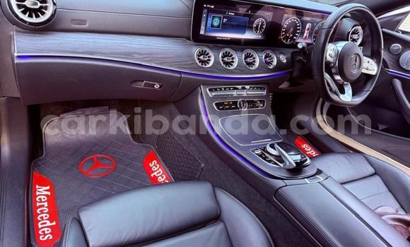 Nunua Mpya Mercedes‒Benz E-klasse Nyeupe Gari ndani ya Kampala nchini Uganda Nunua Mpya Mercedes‒Benz E-klasse Nyeupe Gari ndani ya Kampala nchini Uganda