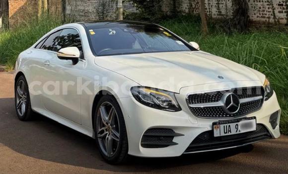 Nunua Mpya Mercedes‒Benz E-klasse Nyeupe Gari ndani ya Kampala nchini Uganda Nunua Mpya Mercedes‒Benz E-klasse Nyeupe Gari ndani ya Kampala nchini Uganda