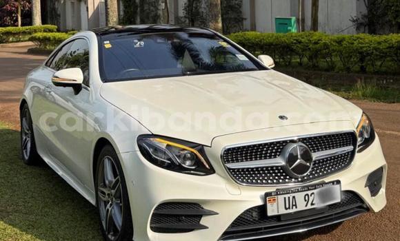 Nunua Mpya Mercedes‒Benz E-klasse Nyeupe Gari ndani ya Kampala nchini Uganda Nunua Mpya Mercedes‒Benz E-klasse Nyeupe Gari ndani ya Kampala nchini Uganda