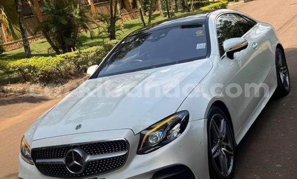 Nunua Mpya Mercedes‒Benz E-klasse Nyeupe Gari ndani ya Kampala nchini Uganda Nunua Mpya Mercedes‒Benz E-klasse Nyeupe Gari ndani ya Kampala nchini Uganda