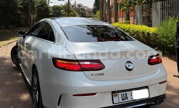 Nunua Mpya Mercedes‒Benz E-klasse Nyeupe Gari ndani ya Kampala nchini Uganda Nunua Mpya Mercedes‒Benz E-klasse Nyeupe Gari ndani ya Kampala nchini Uganda