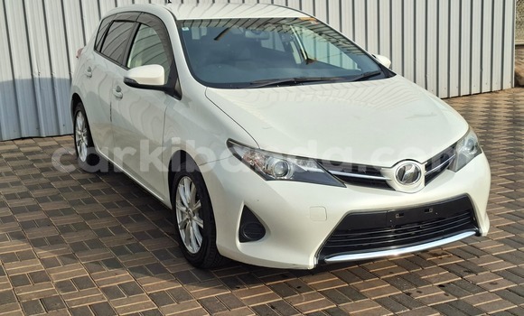 Nunua Mpya Toyota Auris Nyeupe Gari ndani ya Kampala nchini Uganda Nunua Mpya Toyota Auris Nyeupe Gari ndani ya Kampala nchini Uganda