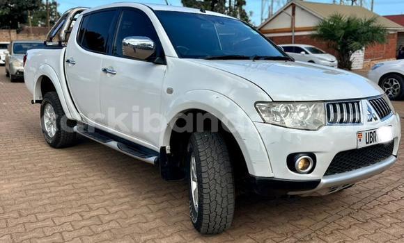 Nunua Ilio tumika Mitsubishi L200 Nyeupe Gari ndani ya Kampala nchini Uganda Nunua Ilio tumika Mitsubishi L200 Nyeupe Gari ndani ya Kampala nchini Uganda