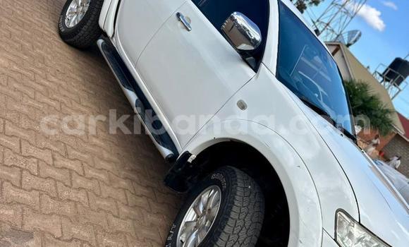 Nunua Ilio tumika Mitsubishi L200 Nyeupe Gari ndani ya Kampala nchini Uganda Nunua Ilio tumika Mitsubishi L200 Nyeupe Gari ndani ya Kampala nchini Uganda
