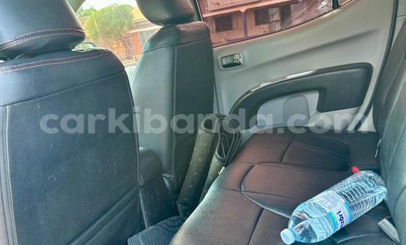 Nunua Ilio tumika Mitsubishi L200 Nyeupe Gari ndani ya Kampala nchini Uganda Nunua Ilio tumika Mitsubishi L200 Nyeupe Gari ndani ya Kampala nchini Uganda