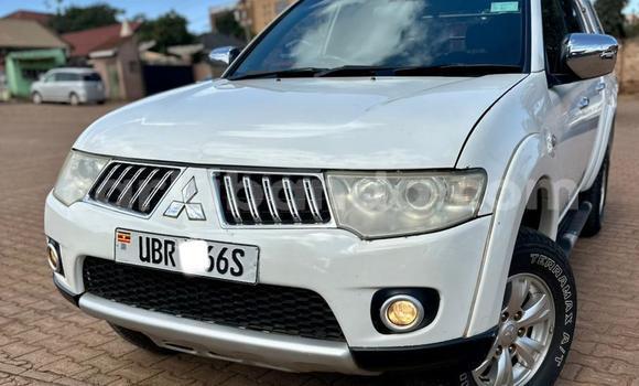 Nunua Ilio tumika Mitsubishi L200 Nyeupe Gari ndani ya Kampala nchini Uganda Nunua Ilio tumika Mitsubishi L200 Nyeupe Gari ndani ya Kampala nchini Uganda