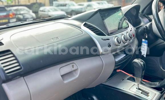 Nunua Ilio tumika Mitsubishi L200 Nyeupe Gari ndani ya Kampala nchini Uganda Nunua Ilio tumika Mitsubishi L200 Nyeupe Gari ndani ya Kampala nchini Uganda