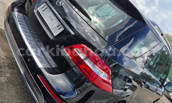 Acheter Neuf Voiture Mercedes‒Benz ML–Class Noir à Kampala, Ouganda Acheter Neuf Voiture Mercedes‒Benz ML–Class Noir à Kampala, Ouganda