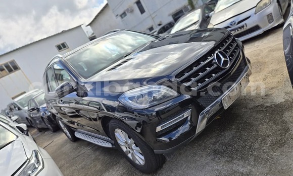 Acheter Neuf Voiture Mercedes‒Benz ML–Class Noir à Kampala, Ouganda Acheter Neuf Voiture Mercedes‒Benz ML–Class Noir à Kampala, Ouganda