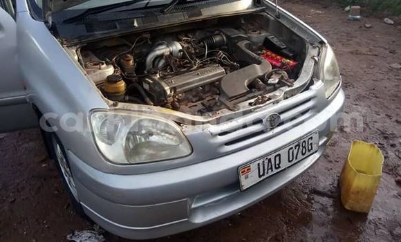 Gura Yakoze Toyota Raum Silver Imodoka i Kampala mu Uganda Gura Yakoze Toyota Raum Silver Imodoka i Kampala mu Uganda