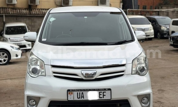 Nunua Mpya Toyota Noah Nyeupe Gari ndani ya Kampala nchini Uganda Nunua Mpya Toyota Noah Nyeupe Gari ndani ya Kampala nchini Uganda