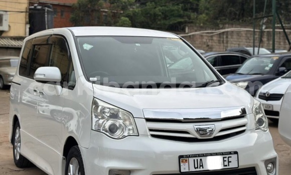 Nunua Mpya Toyota Noah Nyeupe Gari ndani ya Kampala nchini Uganda Nunua Mpya Toyota Noah Nyeupe Gari ndani ya Kampala nchini Uganda