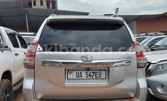 Nunua Ilio tumika Toyota Land Cruiser Prado Fedha Gari ndani ya Kampala nchini Uganda Nunua Ilio tumika Toyota Land Cruiser Prado Fedha Gari ndani ya Kampala nchini Uganda