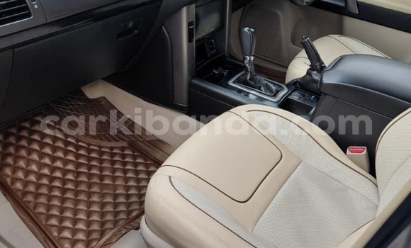 Nunua Ilio tumika Toyota Land Cruiser Prado Fedha Gari ndani ya Kampala nchini Uganda Nunua Ilio tumika Toyota Land Cruiser Prado Fedha Gari ndani ya Kampala nchini Uganda