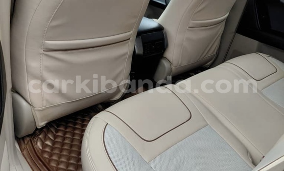 Nunua Ilio tumika Toyota Land Cruiser Prado Fedha Gari ndani ya Kampala nchini Uganda Nunua Ilio tumika Toyota Land Cruiser Prado Fedha Gari ndani ya Kampala nchini Uganda