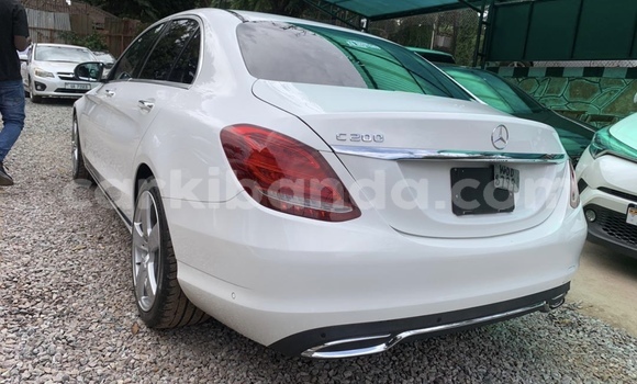 Acheter Neuf Voiture Mercedes‒Benz C–Class Blanc à Kampala, Ouganda Acheter Neuf Voiture Mercedes‒Benz C–Class Blanc à Kampala, Ouganda