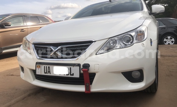 Nunua Mpya Toyota Mark X Fedha Gari ndani ya Kampala nchini Uganda
