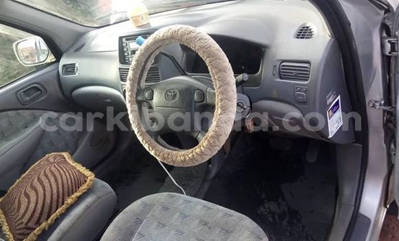 Gura Yakoze Toyota Raum Silver Imodoka i Kampala mu Uganda Gura Yakoze Toyota Raum Silver Imodoka i Kampala mu Uganda