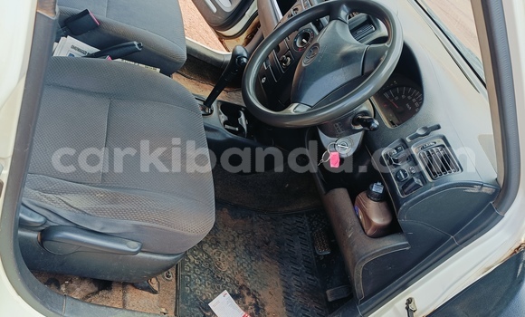 Acheter Occasion Voiture Toyota Probox Blanc à Mukono, Ouganda Acheter Occasion Voiture Toyota Probox Blanc à Mukono, Ouganda