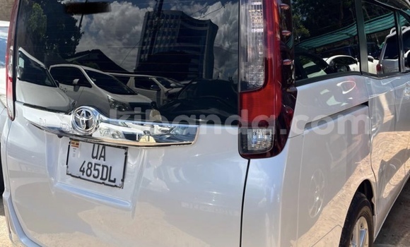 Nunua Mpya Toyota Noah Nyeupe Gari ndani ya Kampala nchini Uganda Nunua Mpya Toyota Noah Nyeupe Gari ndani ya Kampala nchini Uganda