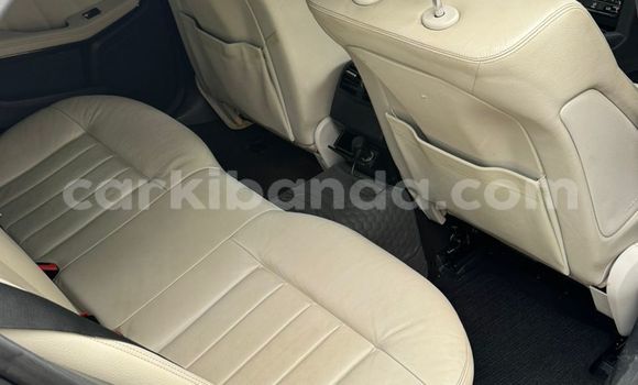 Nunua Ilio tumika Mercedes-Benz E-Classe Nyingine Gari ndani ya Kampala nchini Uganda Nunua Ilio tumika Mercedes-Benz E-Classe Nyingine Gari ndani ya Kampala nchini Uganda