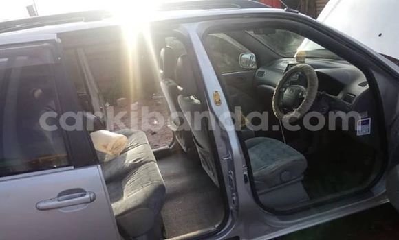 Gura Yakoze Toyota Raum Silver Imodoka i Kampala mu Uganda Gura Yakoze Toyota Raum Silver Imodoka i Kampala mu Uganda