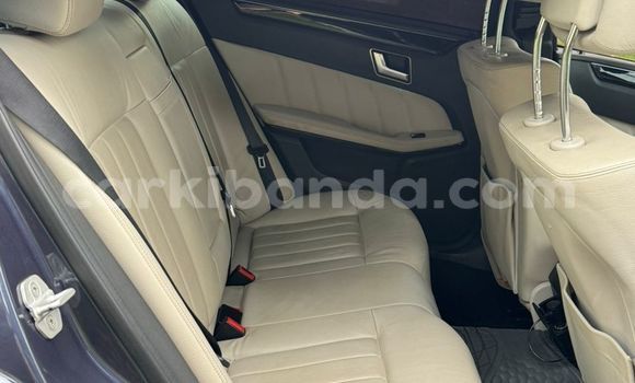 Nunua Ilio tumika Mercedes-Benz E-Classe Nyingine Gari ndani ya Kampala nchini Uganda Nunua Ilio tumika Mercedes-Benz E-Classe Nyingine Gari ndani ya Kampala nchini Uganda