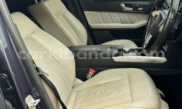 Nunua Ilio tumika Mercedes-Benz E-Classe Nyingine Gari ndani ya Kampala nchini Uganda Nunua Ilio tumika Mercedes-Benz E-Classe Nyingine Gari ndani ya Kampala nchini Uganda