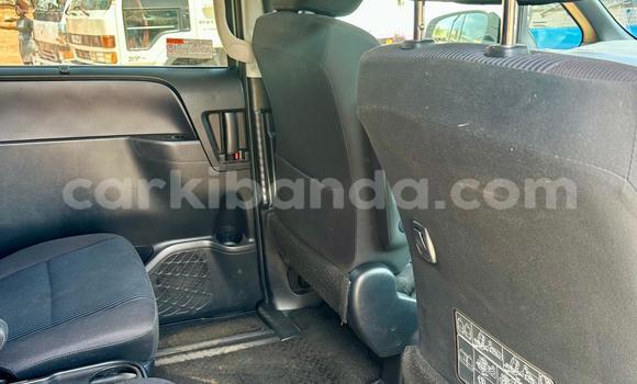 Nunua Mpya Toyota Noah Nyingine Gari ndani ya Kampala nchini Uganda Nunua Mpya Toyota Noah Nyingine Gari ndani ya Kampala nchini Uganda